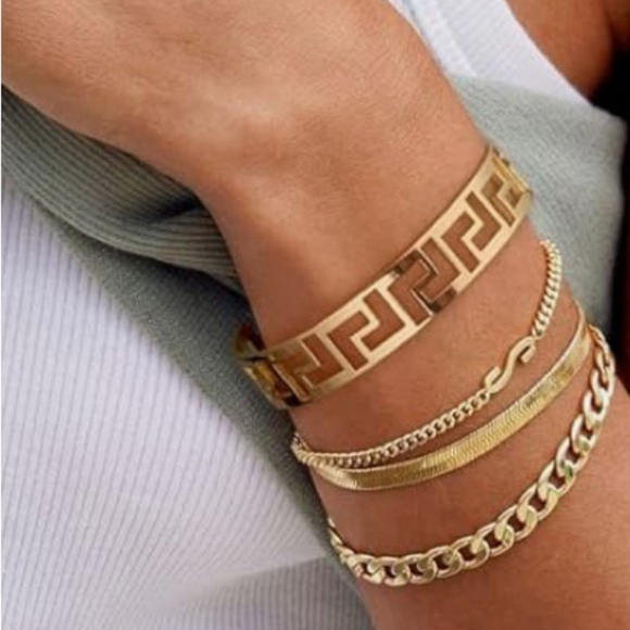 18 kt plated cuff bracelet Greek key design - Picture 2 of 4